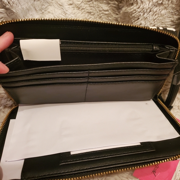 Betsey Johnson Leopard Heart Print Wristlet Wallet - Picture 4 of 4